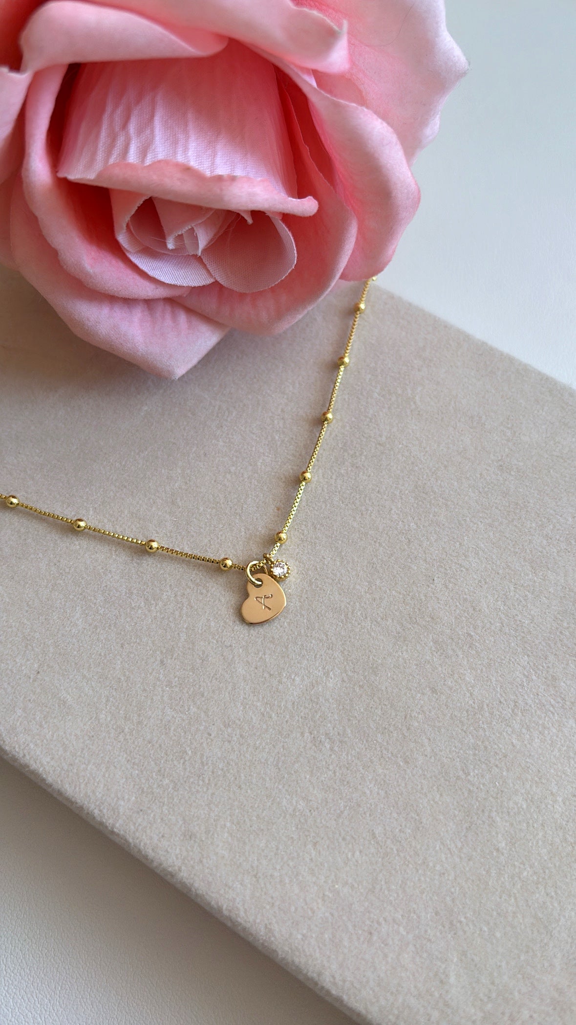 • Cadena de inicial y punto de luz ✨