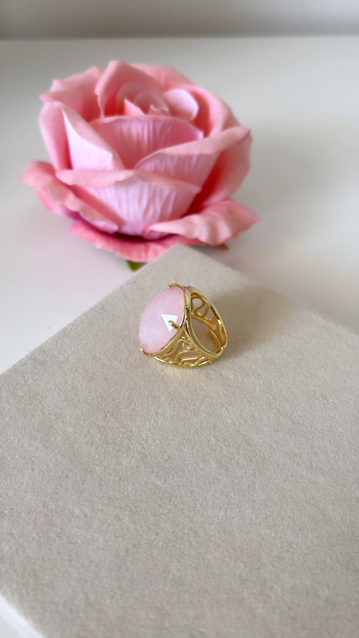 Anillo Dalia (Ajustable) Cuarzo Rosado
