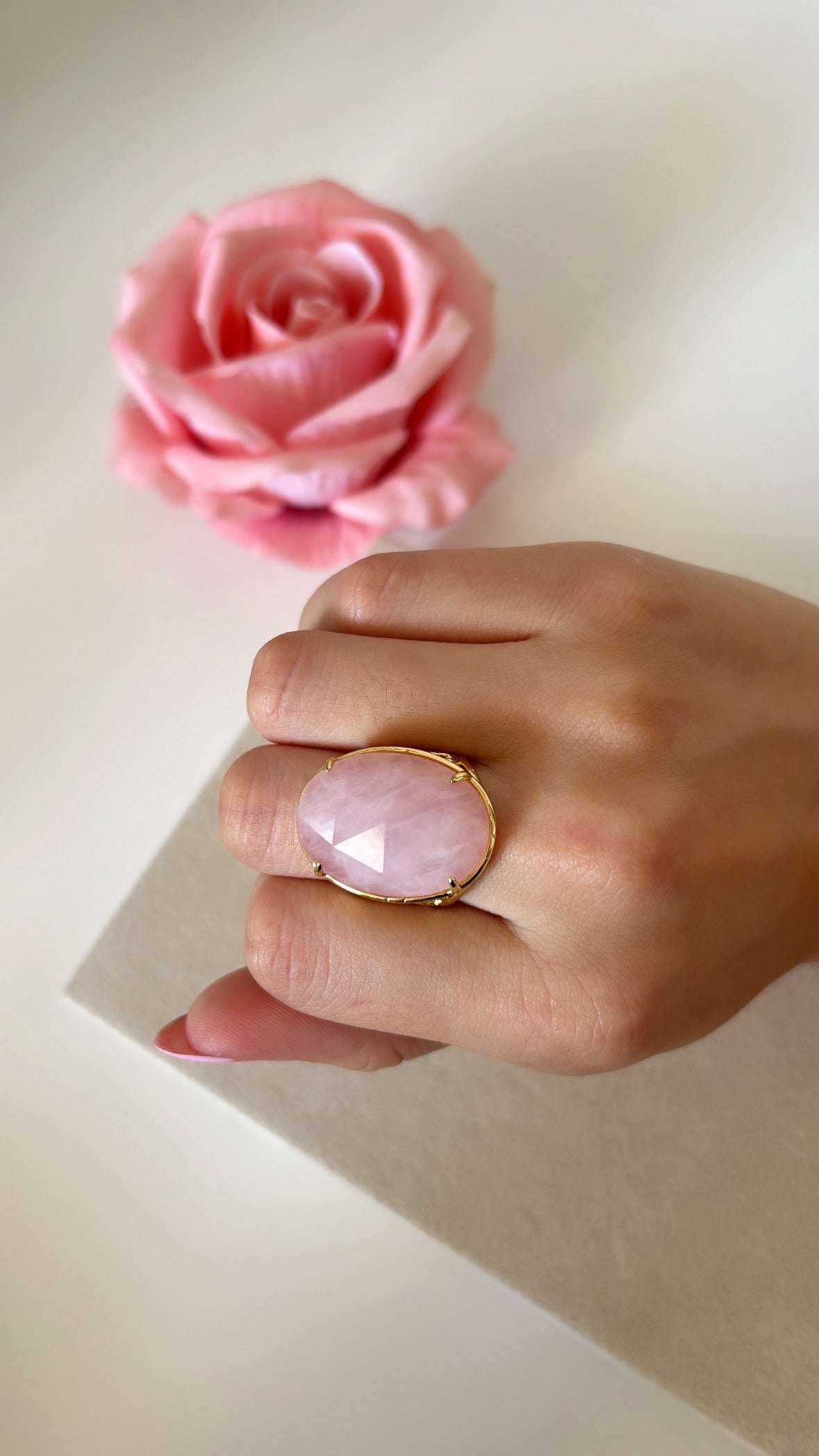 Anillo Dalia (Ajustable) Cuarzo Rosado